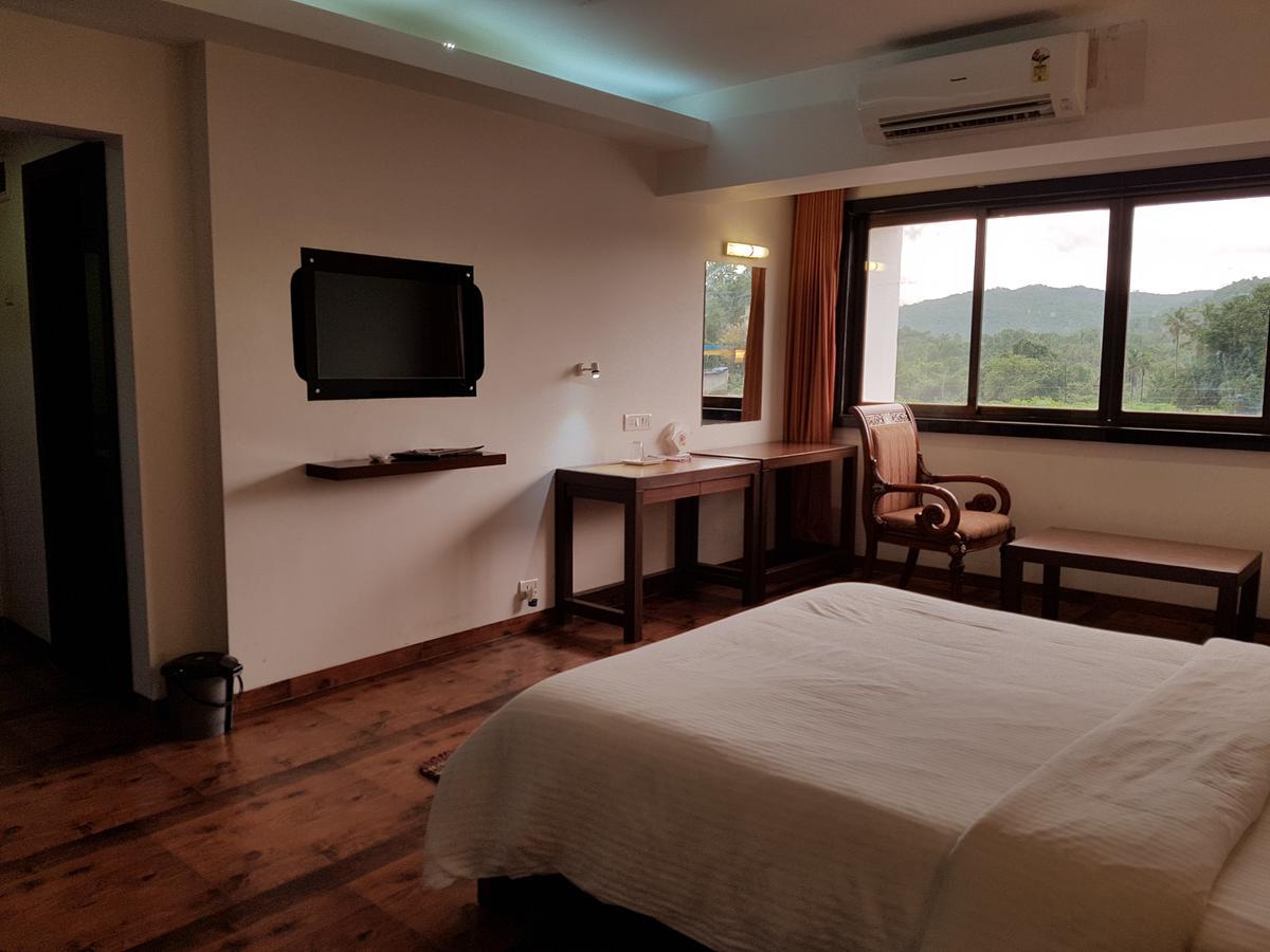 Bisu Hotel & Resorts Khed  外观 照片