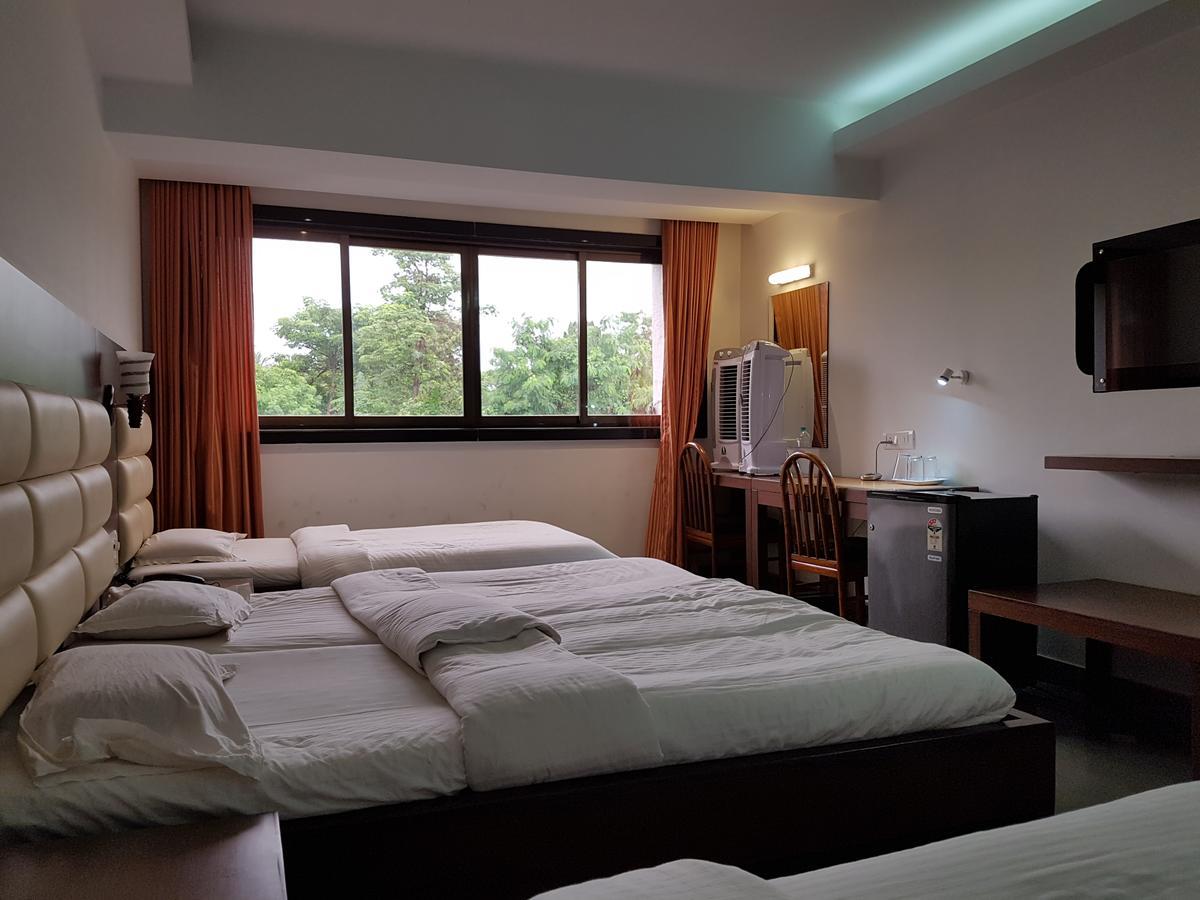 Bisu Hotel & Resorts Khed  外观 照片