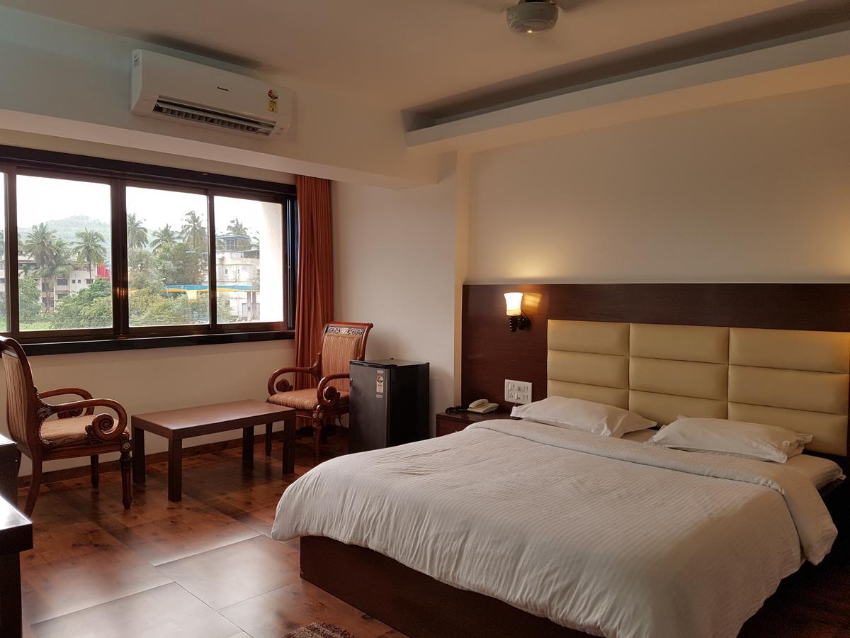 Bisu Hotel & Resorts Khed  外观 照片