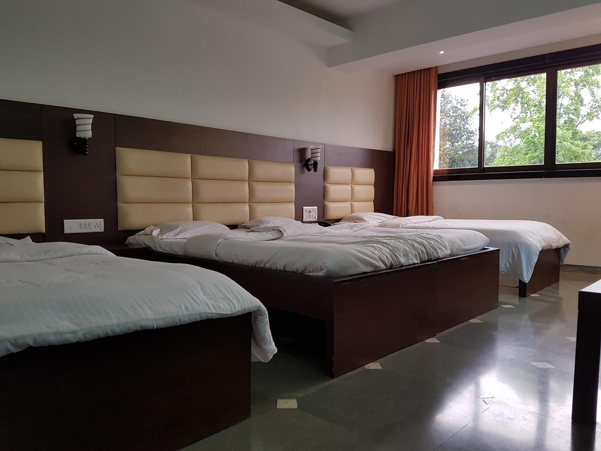 Bisu Hotel & Resorts Khed  外观 照片